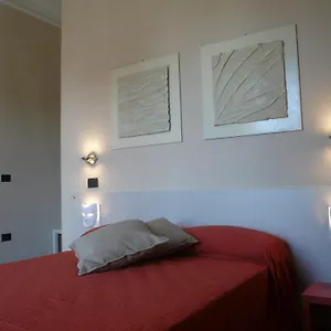 In Elisa & Gentucca Bed & Breakfast Lucca